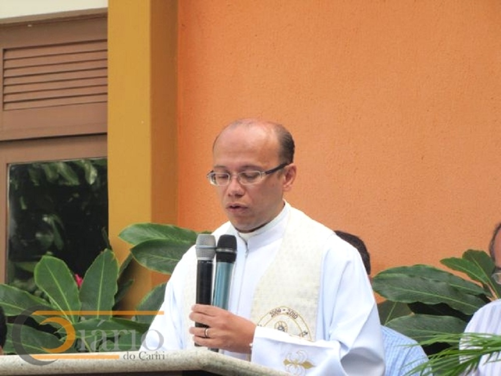 Padre acusado de abuso sexual contra adolescentes deve continuar preso