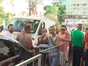 Camarotes e blocos iniciam entrega de abadás do carnaval; veja esquema