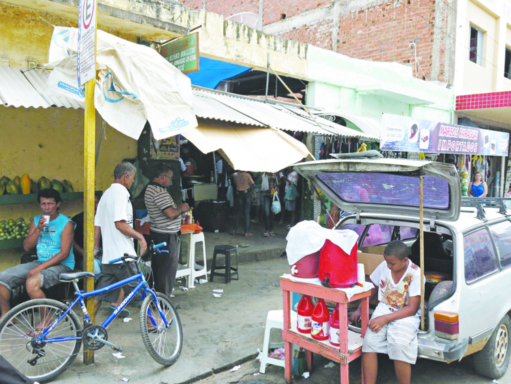 Crato – Prefeito Zé Ailton assina ordem de serviço para construção  do Camelódromo do Crato