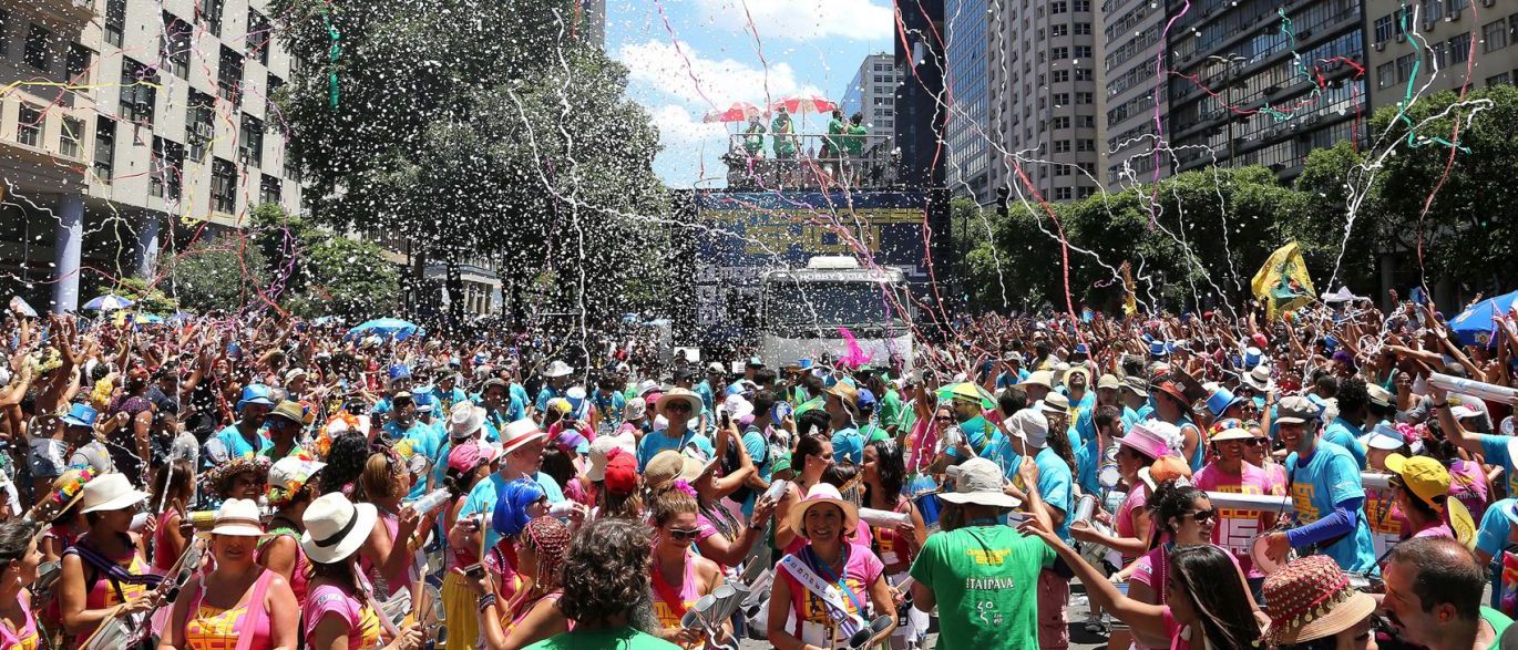 Vendedores ambulantes reclamam das vendas no carnaval paulistano