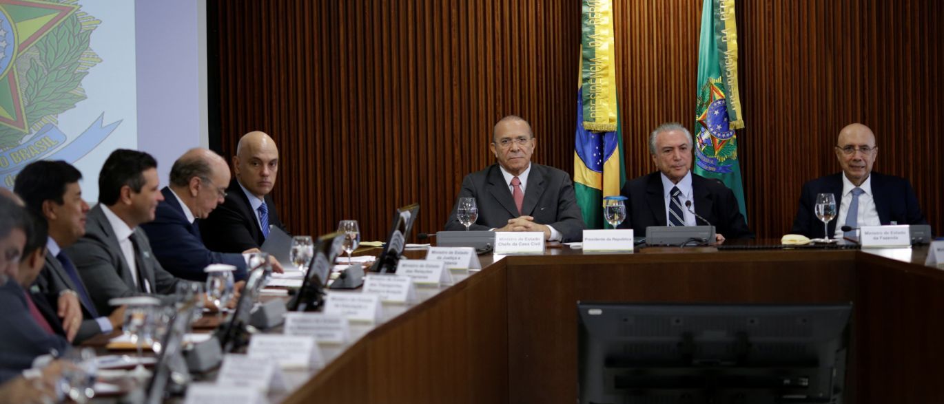 Governo envia 4 ministros a Vitória para tratar crise de segurança