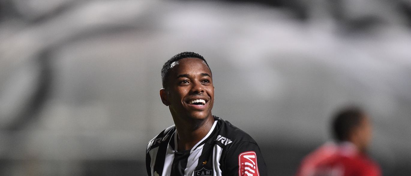 Robinho volta a treinar normalmente e deve ser relacionado