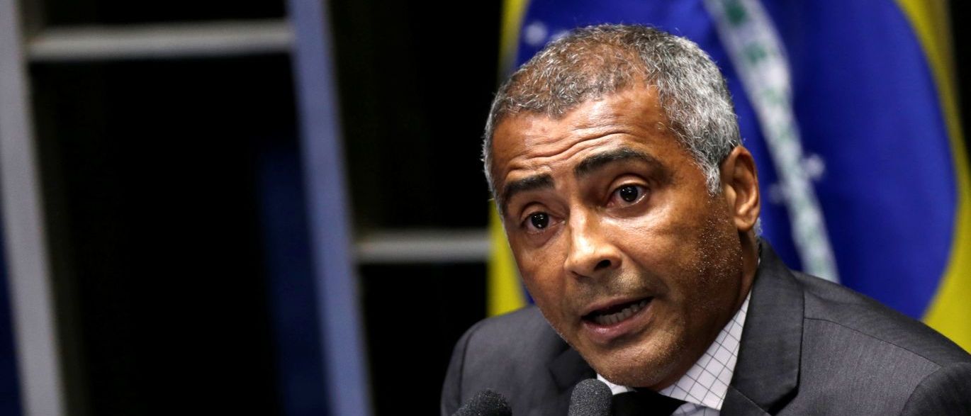 Romário solta o verbo contra Crivella: ‘Não está sendo homem’