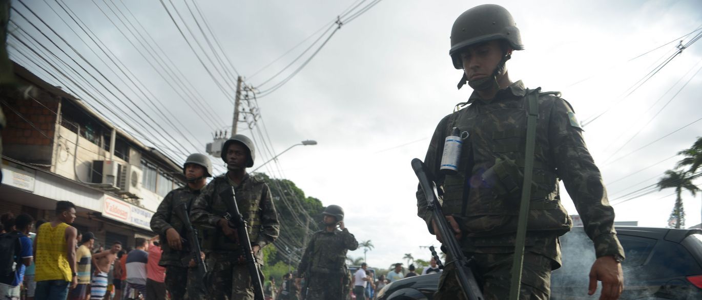 ‘Foi uma covardia’, diz mãe de jovem morto pelo Exército no ES