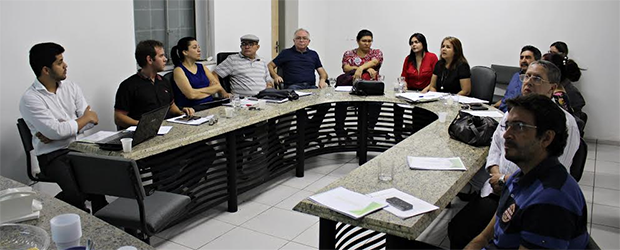 Médicos ameaçam suspender o atendimento pelo PLAMTA