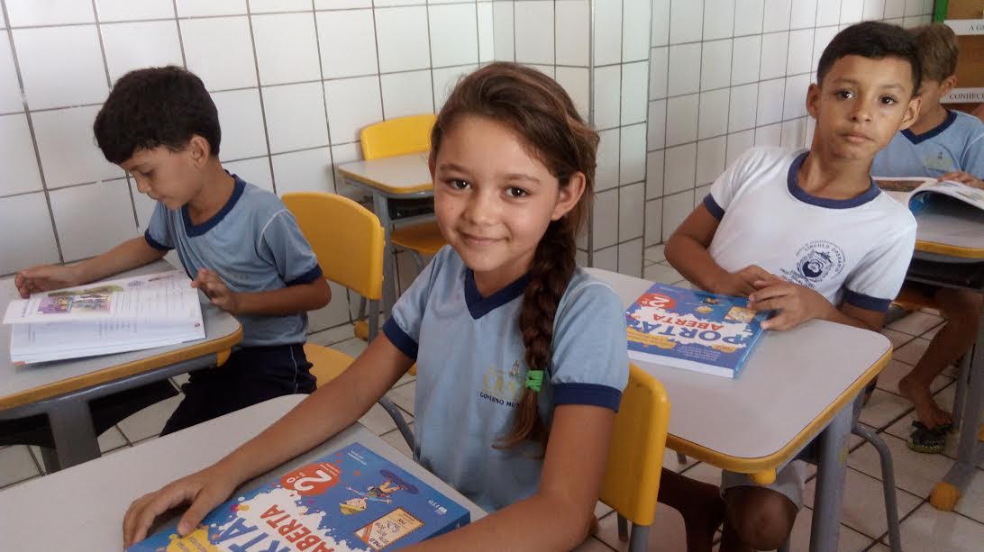 Crato – Secretaria de Educação realiza entrega livros didáticos
