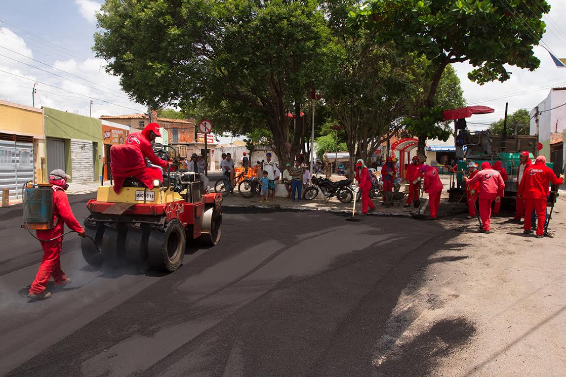 SEINFRA continua com operação tapa-buracos e recapeamento asfáltico na cidade