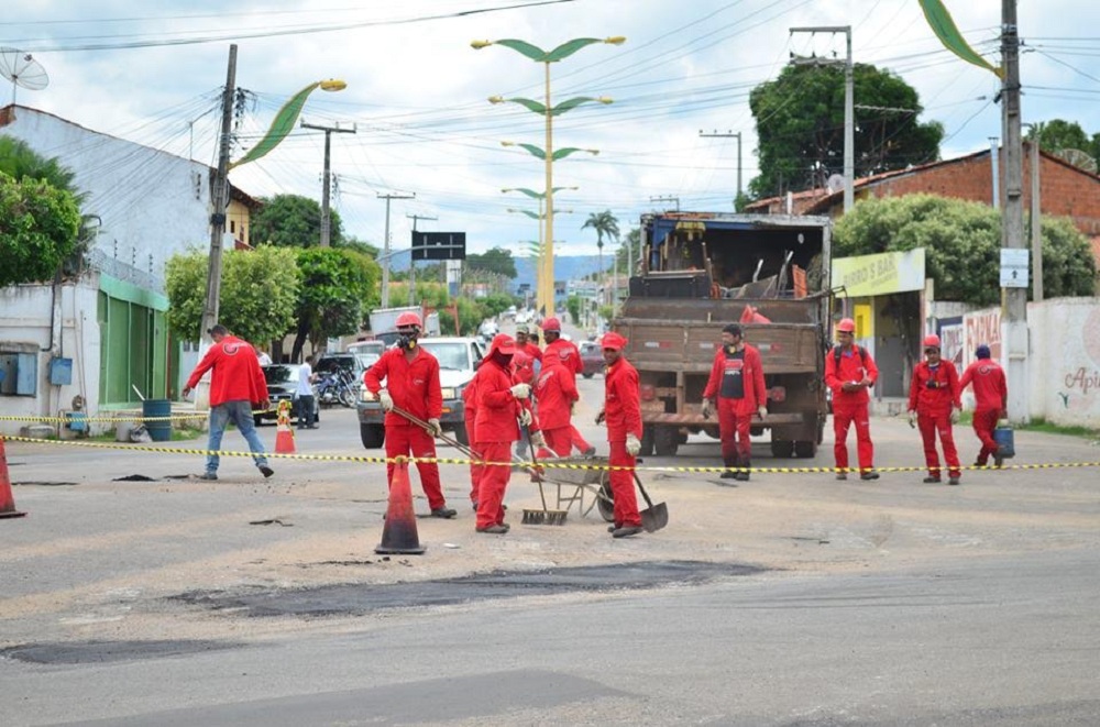 Crato – Iniciada operação de recuperação da malha asfáltica