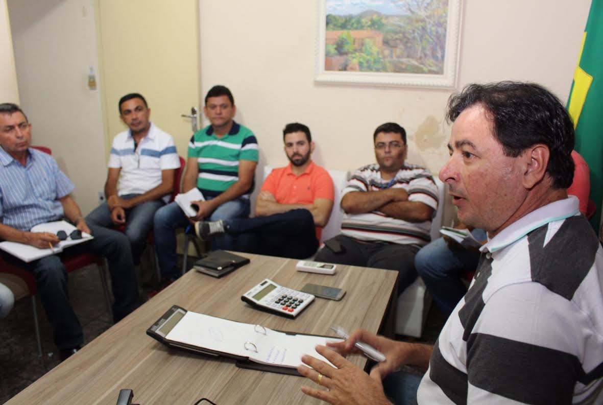 Várzea Alegre – Prefeito Zé Helder pede empenho de secretários na organização do Carnaval