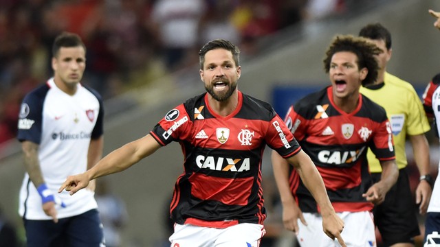 Flamengo engrena no 2º tempo e goleia San Lorenzo na estreia da Libertadores