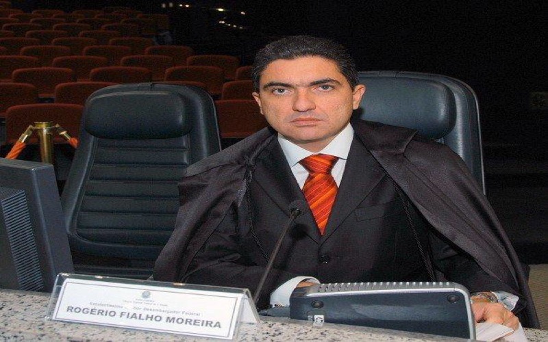Câmara de Juazeiro entrega título de cidadania a Desembargador Federal
