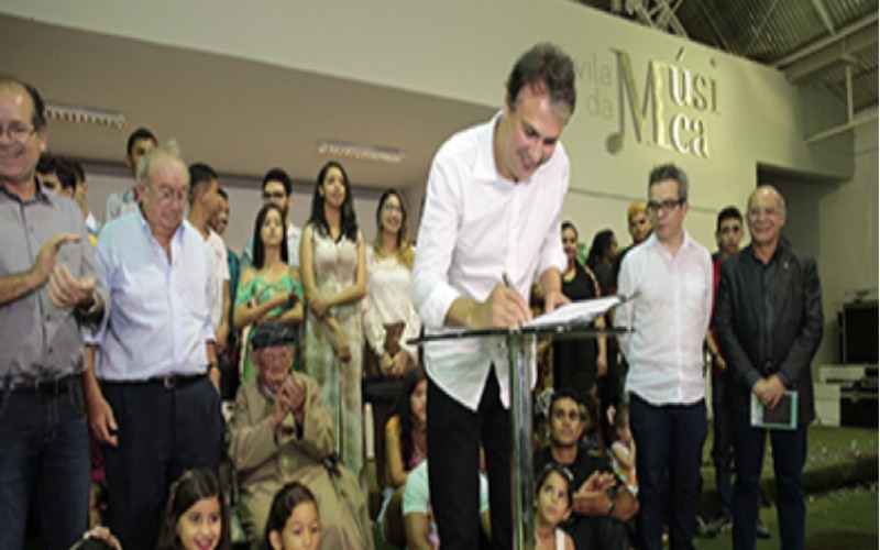 Governador Camilo Santana inaugura Vila da Música no Crato