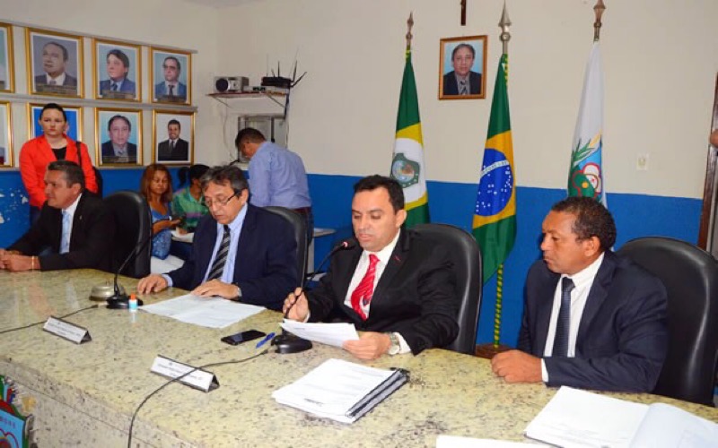 Resumo da sessão de segunda-feira, 13 de março