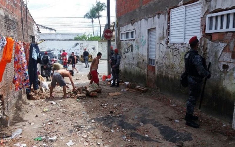 Tropa de Choque da PM ocupa reduto de traficantes e desfaz barricadas