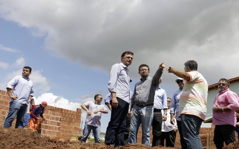 Fernando Santana vistoria obras do Minha Casa Minha Vida no Crato, Juazeiro e Barbalha