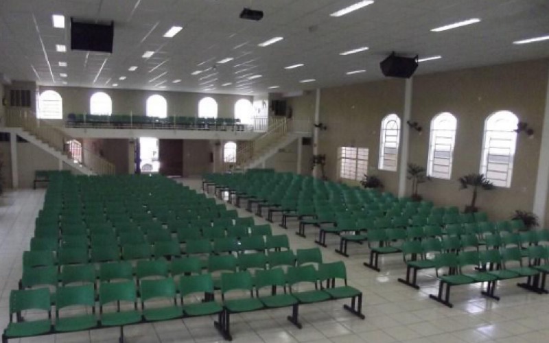 Sem pagar impostos e facilidade na abertura, uma nova igreja surge a cada hora