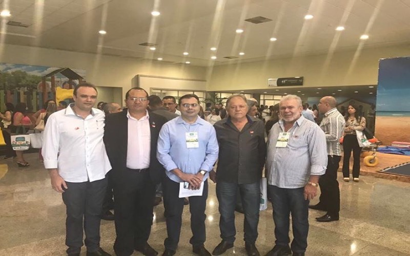 Prefeito de Nova Olinda e Secretários participam reunião no Centro de Eventos do Ceará