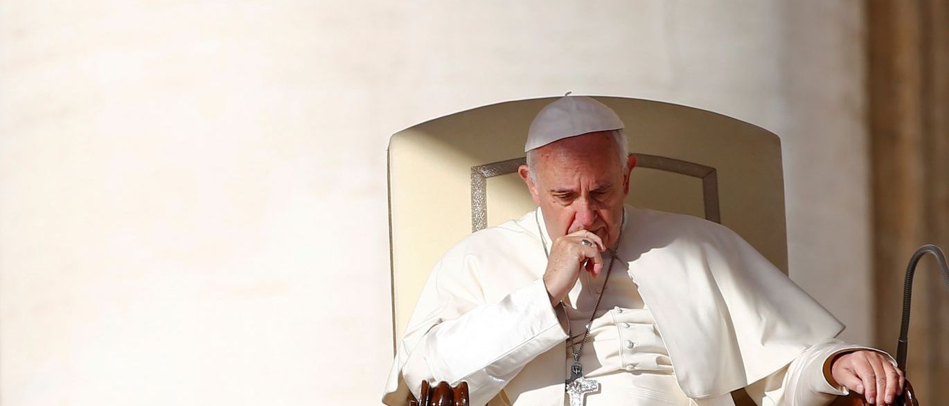 Papa diz estar aberto a permitir que homens casados virem padres