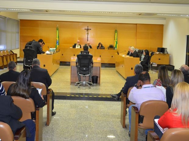 Prefeitos de pelo menos dezessete municípios recebem R$ 30 mil, diz TCE