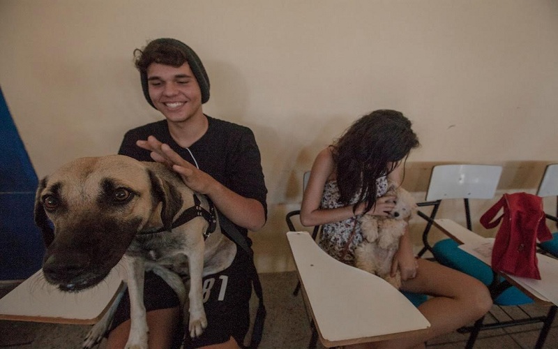 Centro de Controle de Zoonoses realiza palestras sobre posse responsável