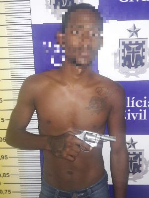 Morto em carro foi vítima de namorado por negar dinheiro, diz polícia