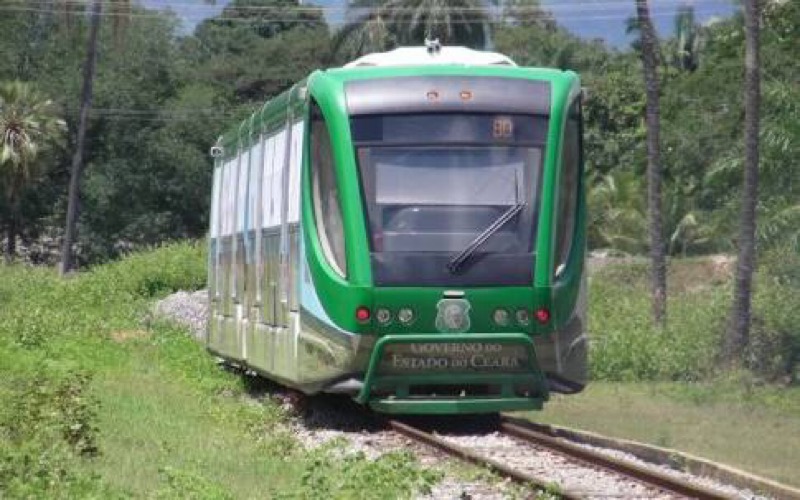 Parado há cinco meses, Metrô do Cariri divide opinião entre usuários