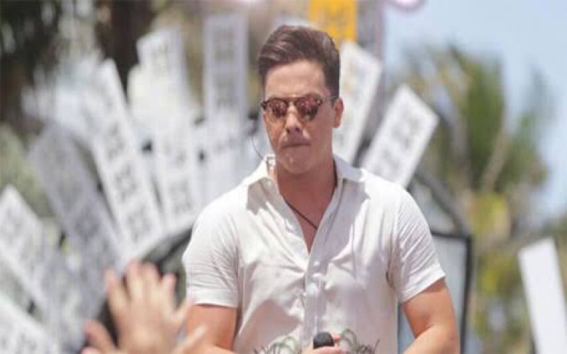 Wesley Safadão corta “rabo de cavalo” e adota novo visual para DVD em Miami
