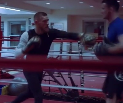Conor cita Bruce Lee e critica lutadores de boxe: “Na luta real, morreriam”