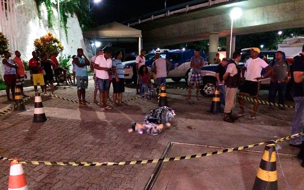 Torcedor do Bahia é morto e amigo baleado na Av. Vasco da Gama, em Salvador