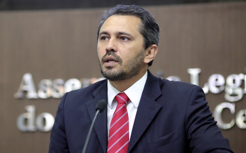 Deputado estadual Elmano de Freitas lança candidatura a presidente do PT Ceará