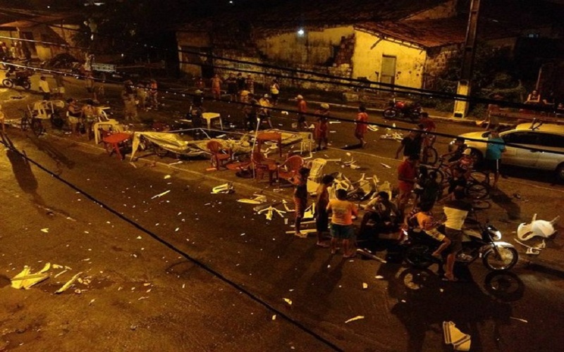 Motorista sobe canteiro e atropela 12 pessoas em Maracanaú, no Ceará