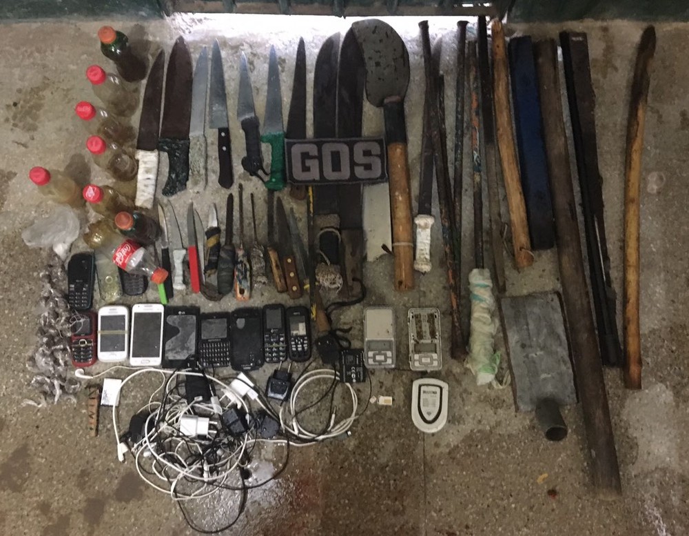 Vídeo mostra detentos com armas de fogo e ameaçando facção rival em penitenciária do Grande Recife