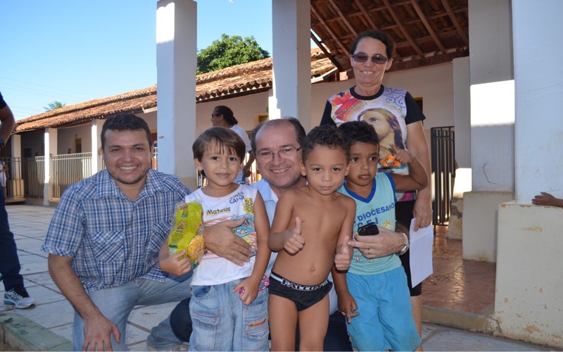 Prefeito Zé Aílton participa da entrega de cestas básicas arrecadadas nas inscrições da XI Copa de Futsal 21 de Junho