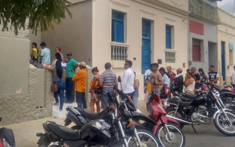 Prefeitura de Tauá é denunciada por contratar funcionários de forma irregular