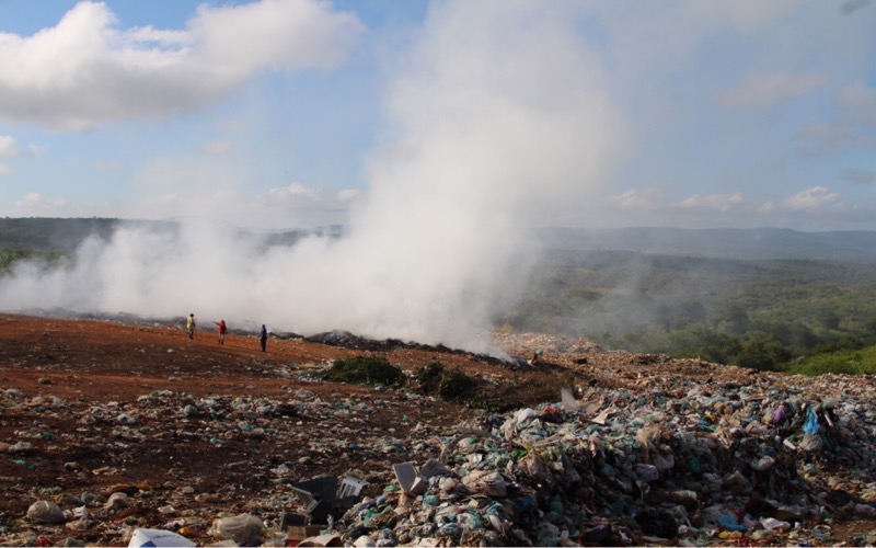 Várzea Alegre – Governo Municipal está em ação para controlar fogo no lixão da cidade