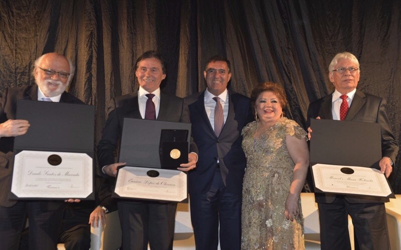Eunício recebe homenagem da Fecomércio e reafirma compromisso com pauta de interesse do país