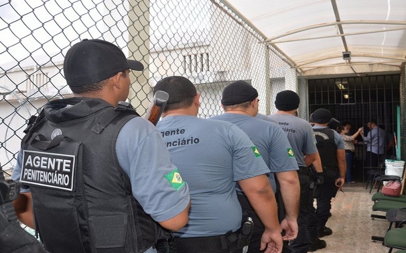 Camilo Santana assina mensagem que autoriza concurso com mil vagas para agentes penitenciários