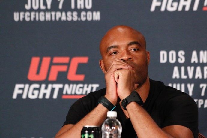 Anderson Silva se revolta contra Dana e o UFC: “É sacanagem e palhaçada”