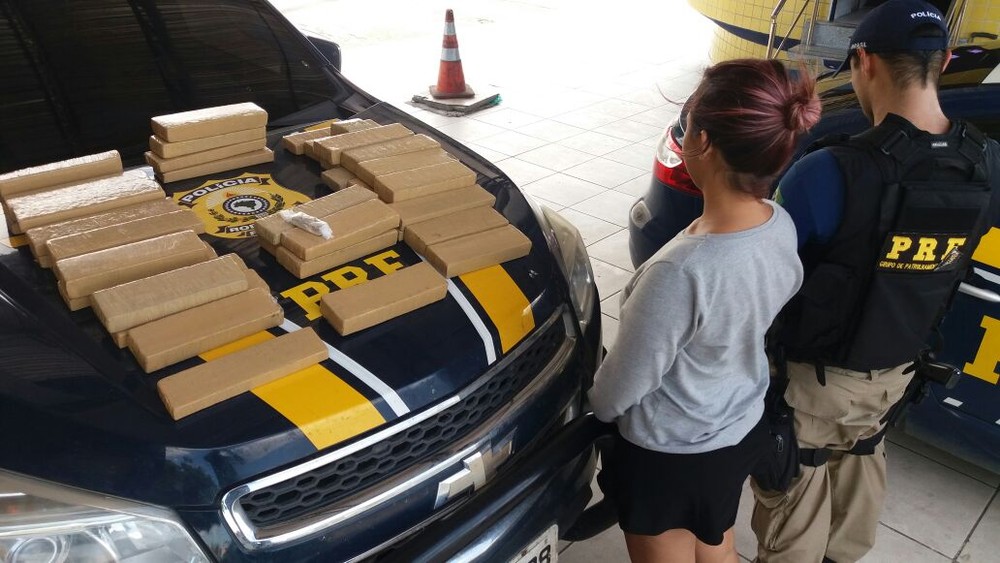 PRF prende grávida que recebeu R$ 1.500 para transportar 30kg de maconha para o Ceará
