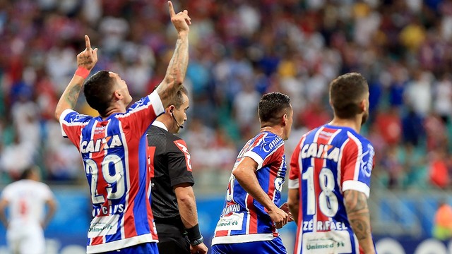 Em noite de estreantes, Bahia passa com tranquilidade pelo Atlético-GO em Salvador
