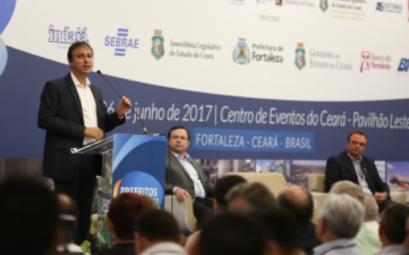 Camilo cita desafios na economia e no combate à seca no Seminário Prefeitos Ceará 2017