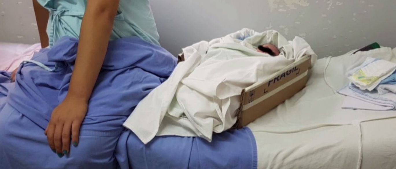 Maternidade coloca recém-nascidos em caixas por falta de berços