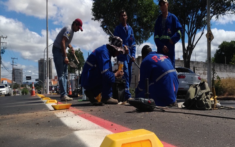 Av. Plácido Aderaldo Castelo recebe sinalização e ciclofaixa