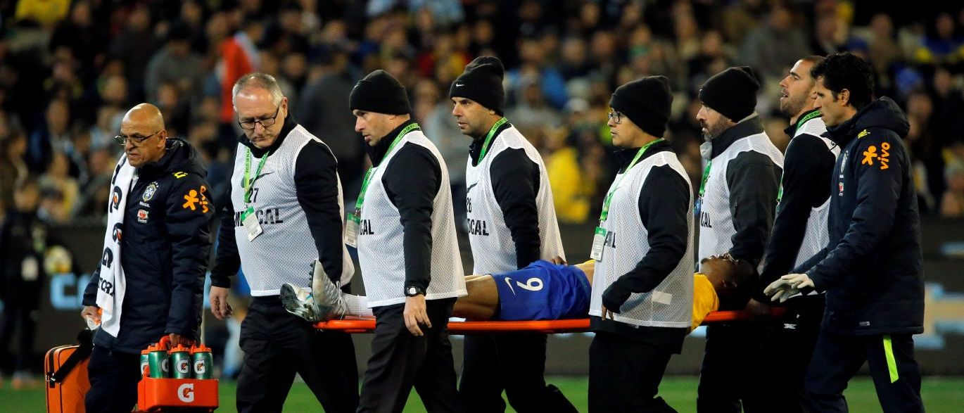 Gabriel Jesus diz que não precisará de cirurgia após fratura no rosto