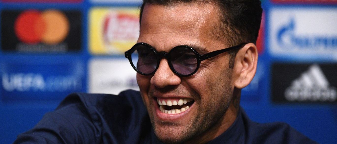 ‘É mentira. Eu não falei que queria jogar no Flamengo’, diz Dani Alves