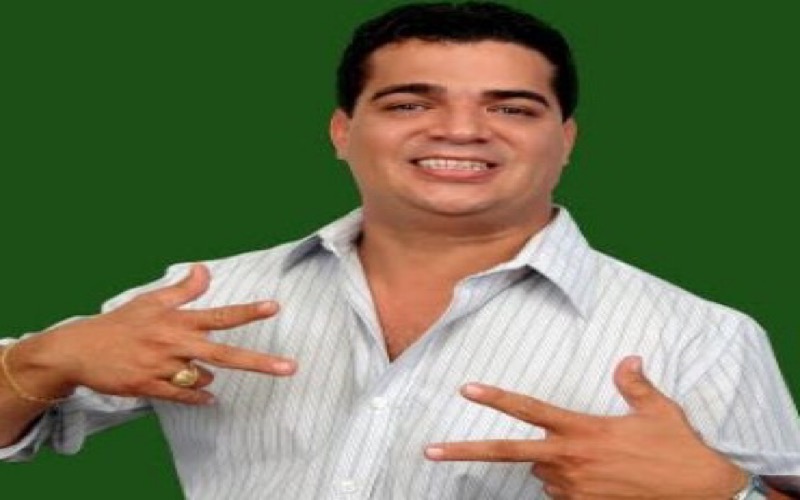Humorista Hiran Delmar é preso suspeito de agredir a esposa