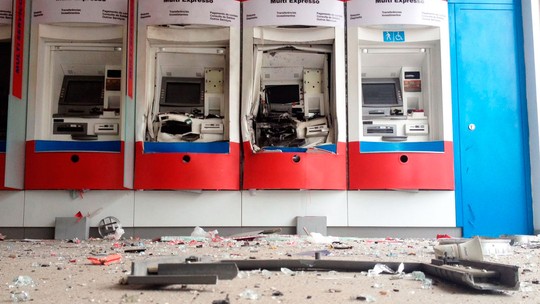 Agência bancária é explodida durante madrugada no Centro Administrativo