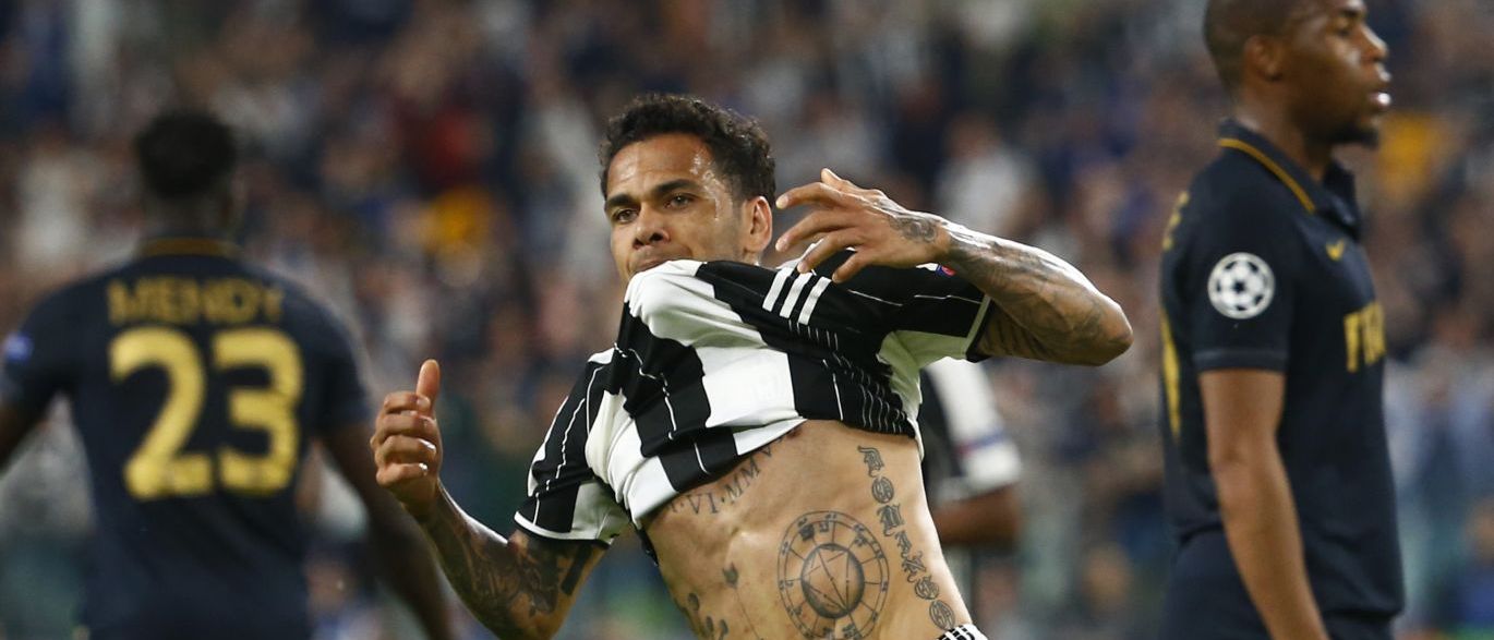 Dani Alves chega a acordo com o City e ganhará R$ 1,5 milhão por mês