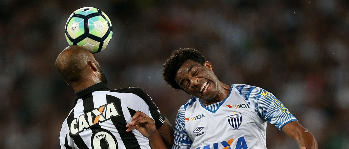 Joel marca duas vezes contra ex-time, e Avaí surpreende o Botafogo