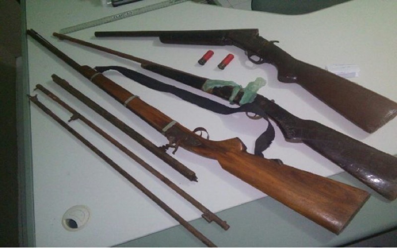 Dupla acusada de assalto é presa com 3 armas em Brejo Santo